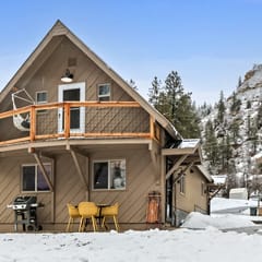 Birch unit 4 Butte view-creek-big yard-dog friendly 10 minutes DT Durango!