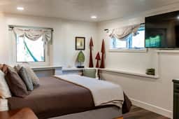 Ponderosa unit 6 Butte view-creek-big yard-hot tub-pet friendly 10 min DT Durango! - Image 3