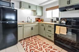 Spruce unit 1 Butte view-creek -big yard- dog friendly 10 minutes DT Durango! - Image 4