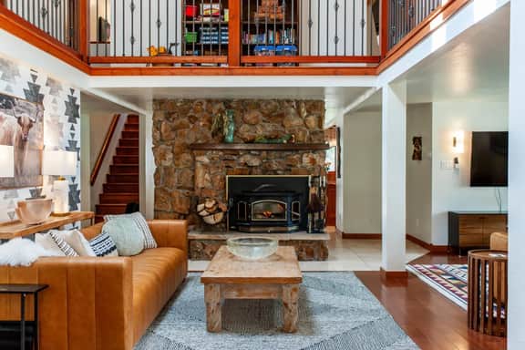 Juniper unit 7 Butte view-creek-big yard-hot tub-pet friendly 10 min DT Durango! - Image 4