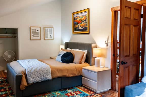 Juniper unit 7 Butte view-creek-big yard-hot tub-pet friendly 10 min DT Durango! - Image 5