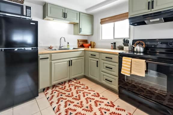 Spruce unit 1 Butte view-creek -big yard- dog friendly 10 minutes DT Durango! - Image 4