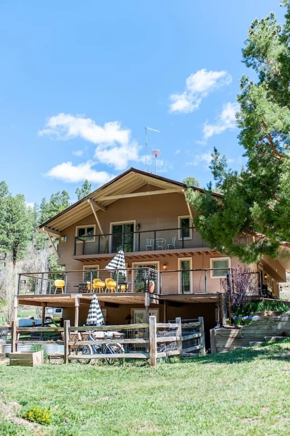Juniper unit 7 Butte view-creek-big yard-hot tub-pet friendly 10 min DT Durango! - Image 1